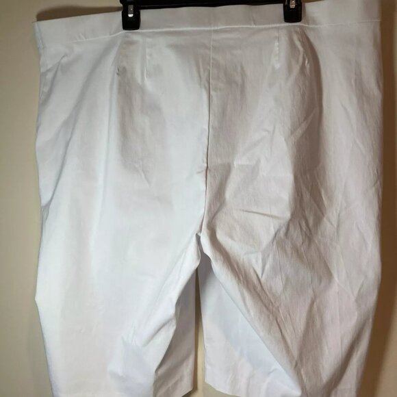 Liz Claiborne Size 2X White Bermuda Short Mid Rise Elastic Waist NEW With Tag - Picture 3 of 6